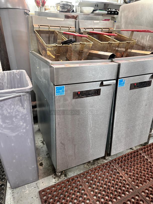 Excellent Vulcan 1VEG35M 35 Lbs. Natural Gas Floor Model Fryer - 70,000 BTU Tested and Working! - Image 1 of 14