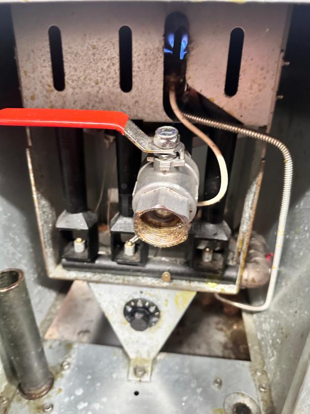 Excellent Vulcan 1VEG35M 35 Lbs. Natural Gas Floor Model Fryer - 70,000 BTU Tested and Working! - Image 5 of 14