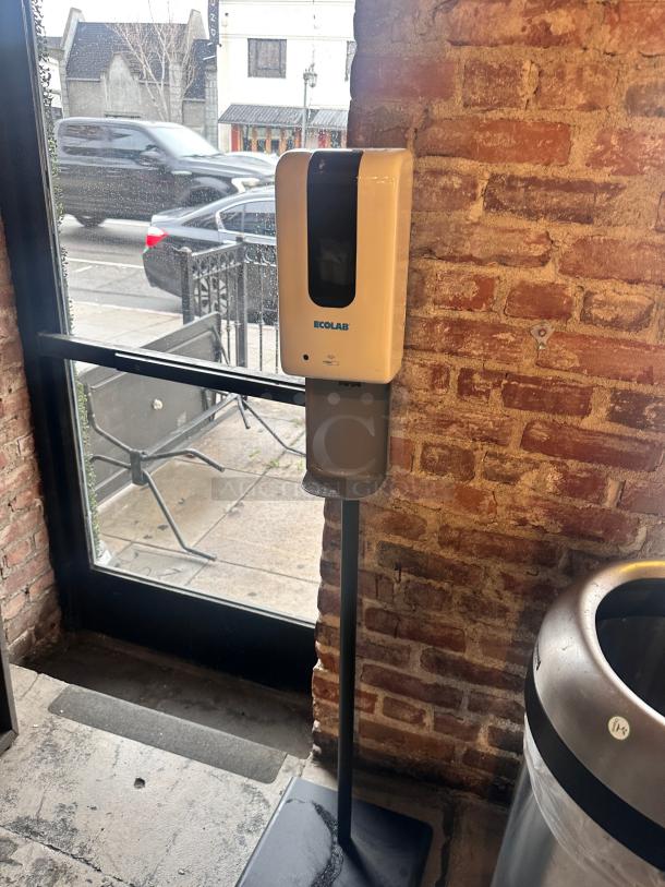 Clean Dispenser - Image 1 of 4