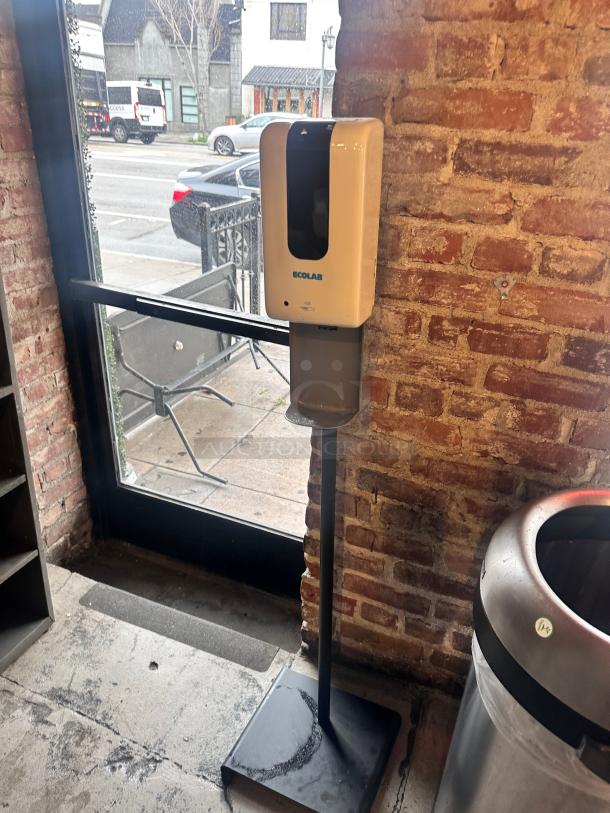 Clean Dispenser - Image 2 of 4