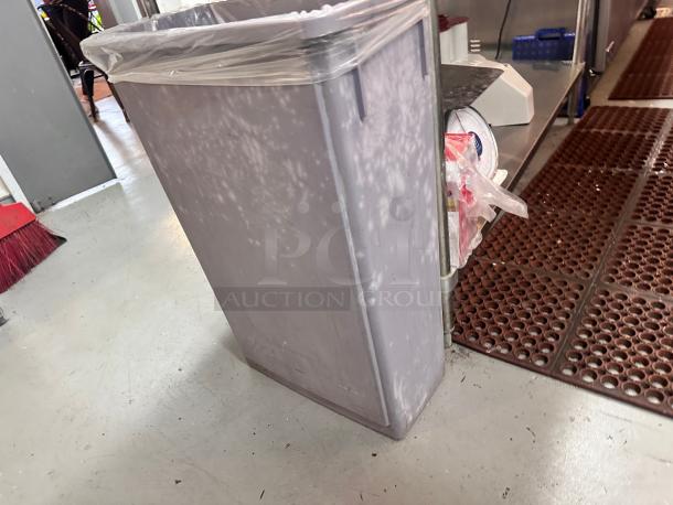 Trash Containers with Covers - Image 4 of 5