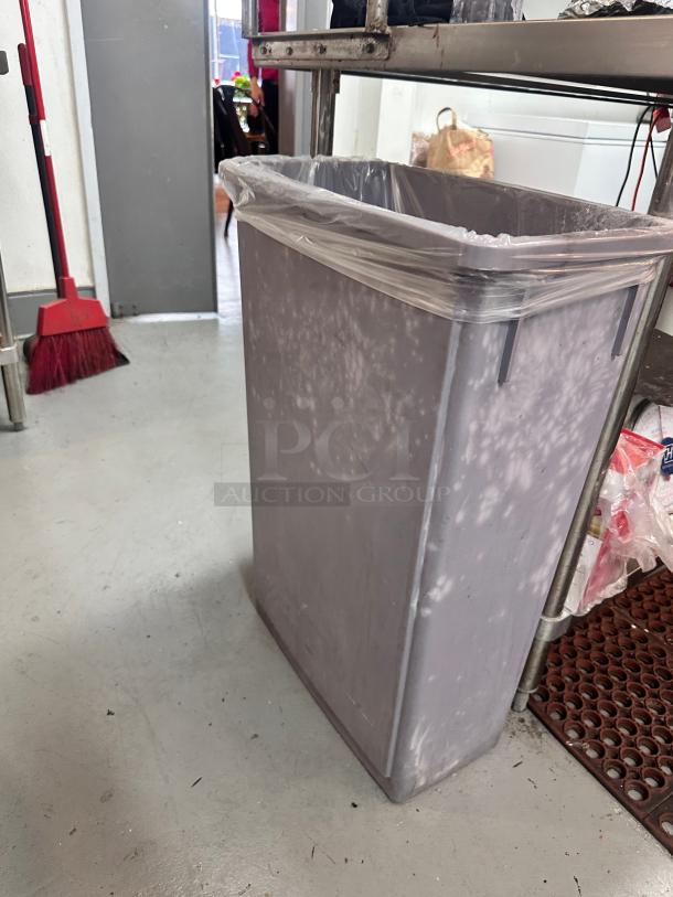 Trash Containers with Covers - Image 5 of 5