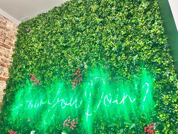 Beautiful LED Sign 'How are you doin?' From Friends Show - Image 1 of 4