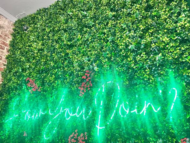 Beautiful LED Sign 'How are you doin?' From Friends Show - Image 2 of 4
