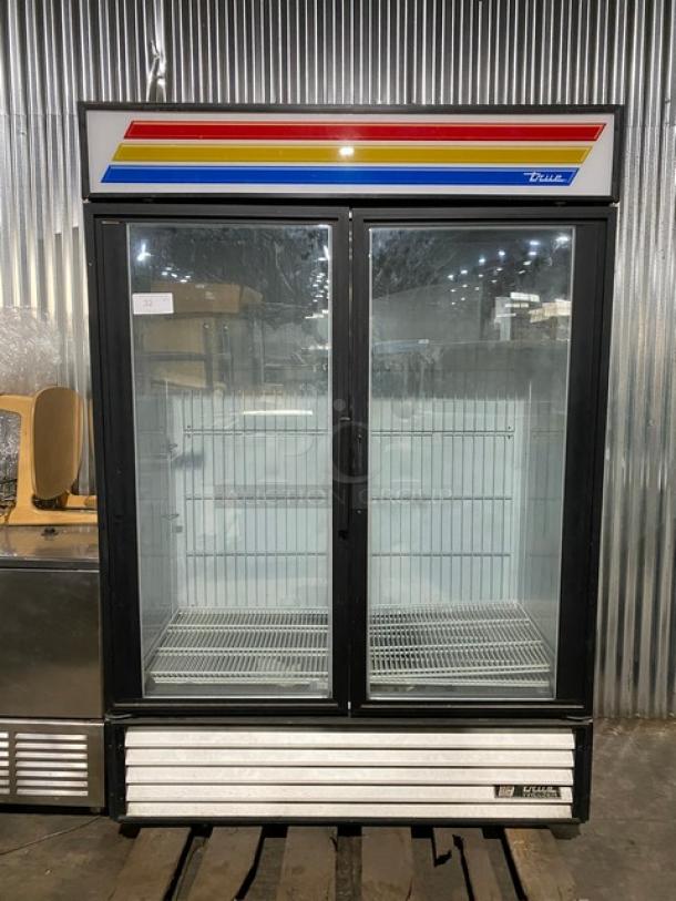 True Commercial Double Glass Swing Door Reach In Merchandiser Freezer! With Poly Coated Wire Racks! Model: GDM-49F SN: 1-4576644! 115/208-230V 1 Phase! - Image 1 of 9