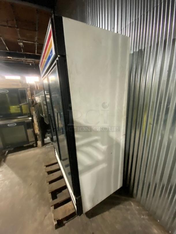 True Commercial Double Glass Swing Door Reach In Merchandiser Freezer! With Poly Coated Wire Racks! Model: GDM-49F SN: 1-4576644! 115/208-230V 1 Phase! - Image 2 of 9