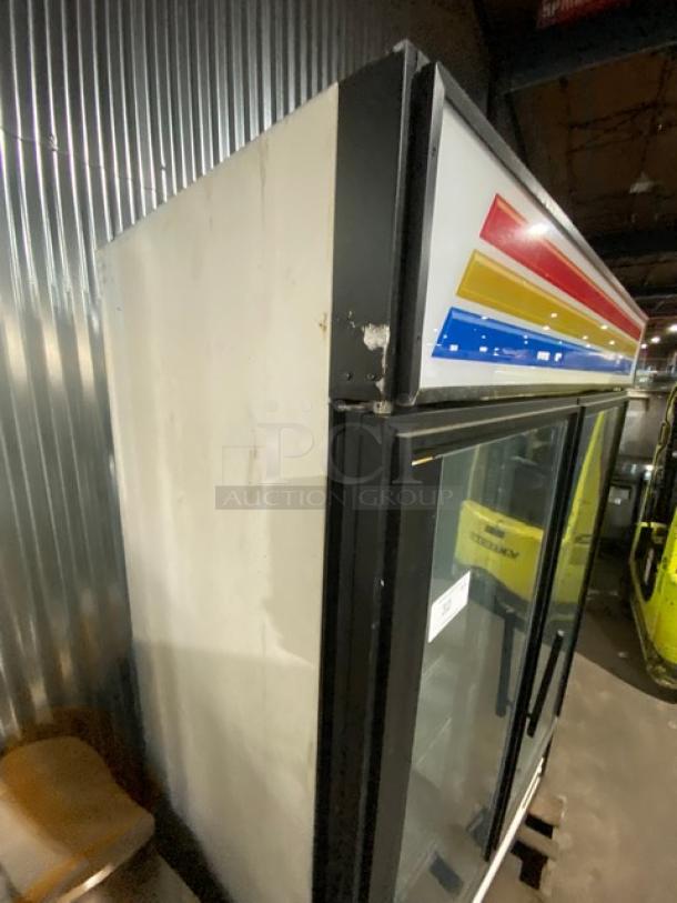True Commercial Double Glass Swing Door Reach In Merchandiser Freezer! With Poly Coated Wire Racks! Model: GDM-49F SN: 1-4576644! 115/208-230V 1 Phase! - Image 4 of 9