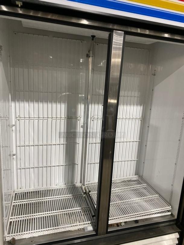 True Commercial Double Glass Swing Door Reach In Merchandiser Freezer! With Poly Coated Wire Racks! Model: GDM-49F SN: 1-4576644! 115/208-230V 1 Phase! - Image 5 of 9