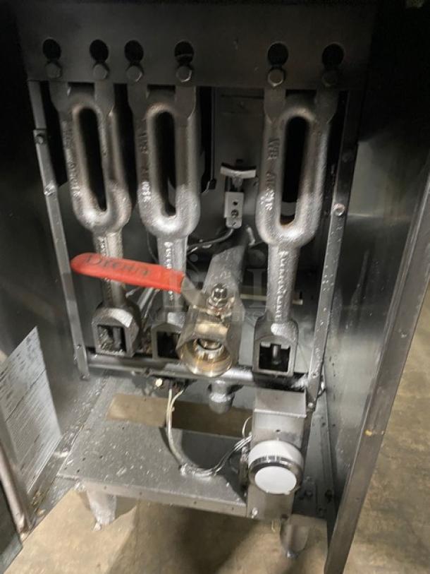 American Range Commercial Stainless Steel Natural Gas Powered Deep Fat Fryer! With Back Splash & Basket Hanger! With Frying Baskets! On Legs! - Image 7 of 9