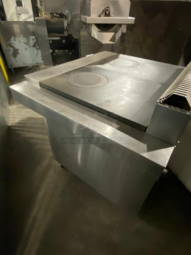 U.S. Range By Garland Commercial Stainless Steel Natural Gas Powered Double Hot Top Range/Oven Combo! With Thermostatic Controls! With Wire Oven Rack! Model: C836-1-1 SN: 1611100181933! - Image 2 of 9