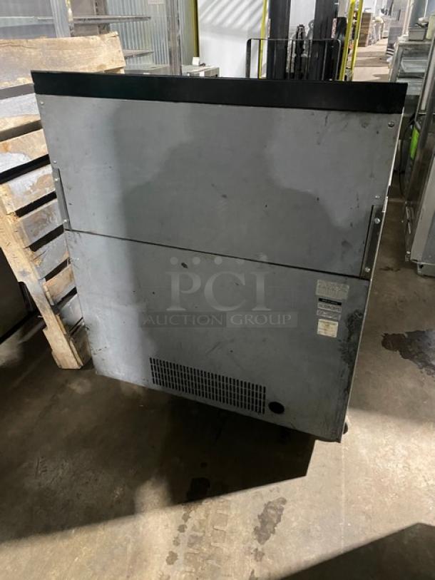 Garland Commercial Stainless Steel Electric Powered 6 Sealed Burner Range/Oven Combo! With Back Splash! With Wire Oven Rack! On Casters! - Image 4 of 8