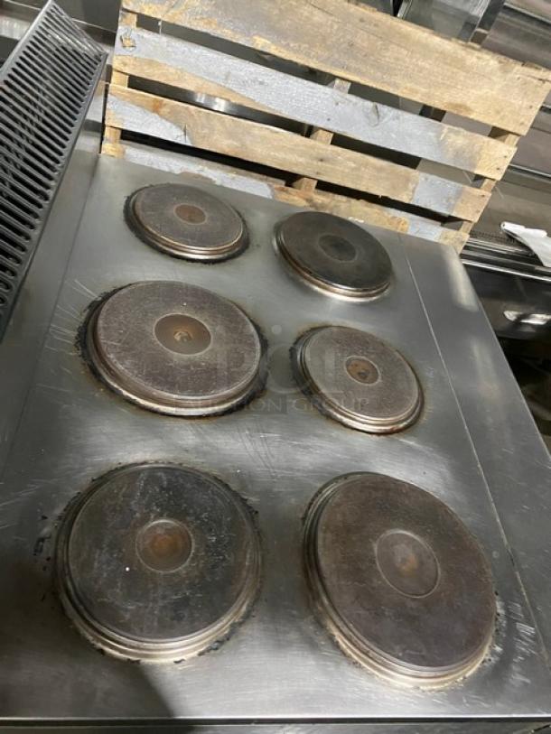 Garland Commercial Stainless Steel Electric Powered 6 Sealed Burner Range/Oven Combo! With Back Splash! With Wire Oven Rack! On Casters! - Image 5 of 8