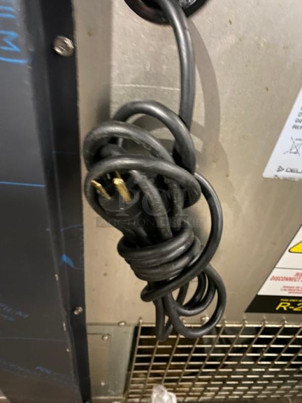 Delfield Commercial Stainless Steel 2 Drawer Refrigerated Mega Top Salad/Sandwich Prep Table! With Removable Cutting Board! Model: 18MC32P-BI SN: 2112820102419! 115V 1 Phase! On casters! - Image 9 of 9