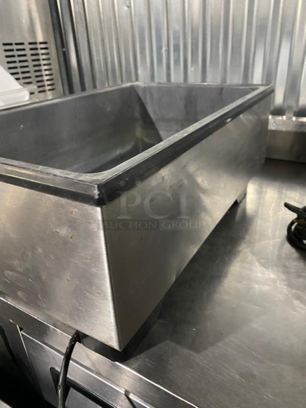 Vollrath Commercial Stainless Steel Electric Powered Countertop Hot Food Warmer! Model: 1001 SN: W268-00227055-068! 120V! On Legs! - Image 2 of 7
