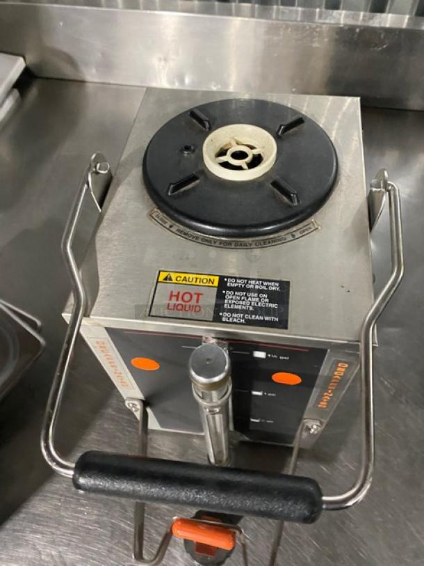 Bunn Commercial Stainless Steel Decaffeinated Style Portable 1.5 Gal. Safety-Fresh Coffee Server! With Easy Carry Top Handle! - Image 3 of 5