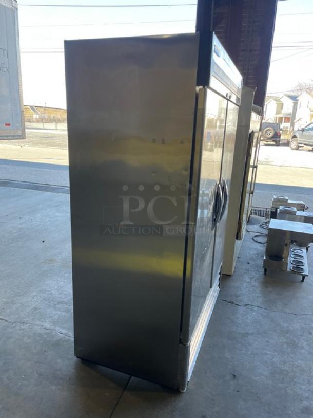 Master-Bilt Fusion Series Commercial Stainless Steel Solid 2 Door Reach In Freezer! Energy Star Certified! With Poly Coated Wire Racks! Model: F49-S SN: F49S-15030052! 115V 1 Phase! - Image 3 of 9