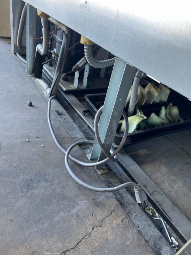 Master-Bilt Fusion Series Commercial Stainless Steel Solid 2 Door Reach In Freezer! Energy Star Certified! With Poly Coated Wire Racks! Model: F49-S SN: F49S-15030052! 115V 1 Phase! - Image 9 of 9