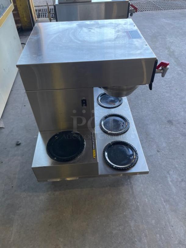Bunn AXIOM Series Commercial Stainless Steel Countertop Coffee Brewer! With 6 Warmer Plates! With Digital Brewer Controls & Hot Water Dispenser! With Brew Baskets! Model: AXIOM 0/6 TWIN SN: AXTN031513! 120/208-240V 1 Phase! On Legs! - Image 3 of 7