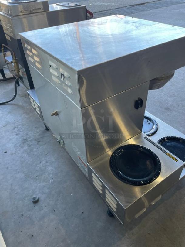 Bunn AXIOM Series Commercial Stainless Steel Countertop Coffee Brewer! With 6 Warmer Plates! With Digital Brewer Controls & Hot Water Dispenser! With Brew Baskets! Model: AXIOM 0/6 TWIN SN: AXTN031513! 120/208-240V 1 Phase! On Legs! - Image 4 of 7