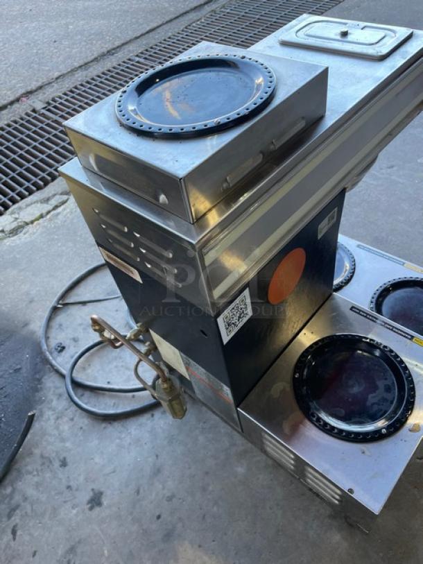 Bunn CW Series Commercial Stainless Steel Countertop Coffee Brewer! With 4 Warmer Plates! With Hot Water Dispenser & Brew Basket! Model: CWTF35-4W SN: CWTF126254! 120/240V 1 Phase! On Legs! - Image 4 of 8
