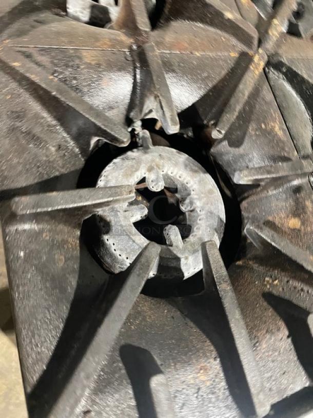 SunFire Commercial Stainless Steel Natural Gas Powered 6 Burner Range/Oven Combo! With Back Splash & Overhead Salamander Shelf! With Wire Oven Rack! Model: X36-6R! On Casters! - Image 6 of 10