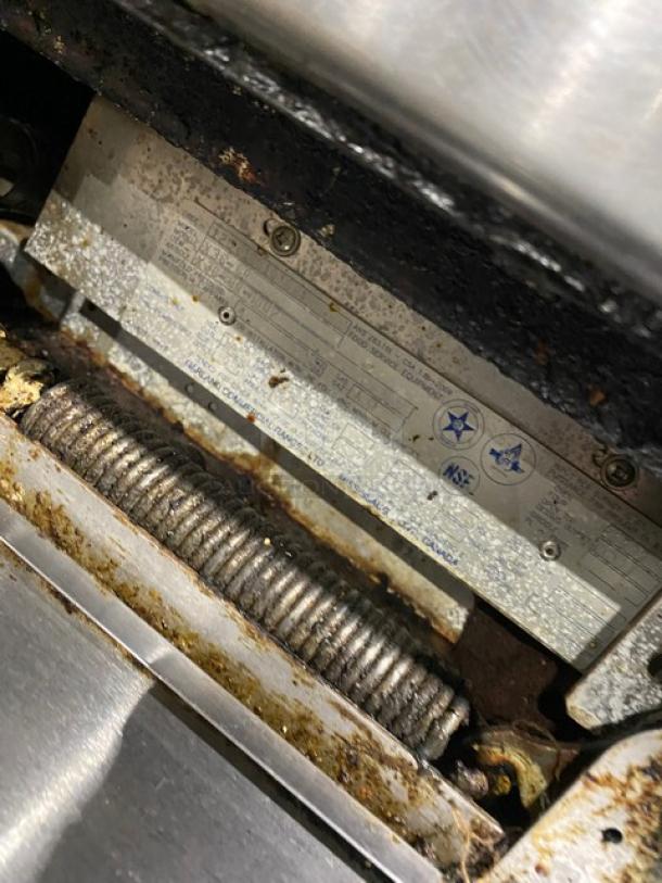 SunFire Commercial Stainless Steel Natural Gas Powered 6 Burner Range/Oven Combo! With Back Splash & Overhead Salamander Shelf! With Wire Oven Rack! Model: X36-6R! On Casters! - Image 9 of 10