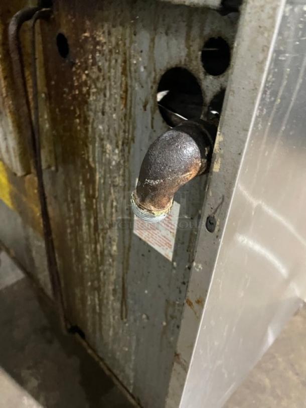 SunFire Commercial Stainless Steel Natural Gas Powered 6 Burner Range/Oven Combo! With Back Splash & Overhead Salamander Shelf! With Wire Oven Rack! Model: X36-6R! On Casters! - Image 10 of 10