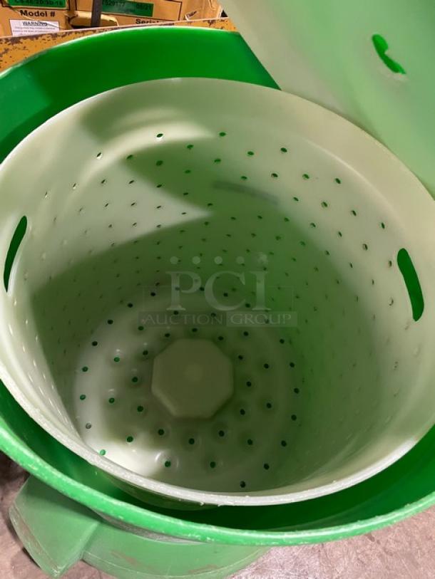 Electrolux Dito Series Commercial Free Standing Electric Powered The Greens Machine 20 Gal. Vegetable Dryer! - Image 5 of 7