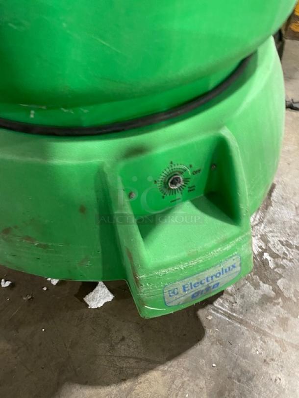 Electrolux Dito Series Commercial Free Standing Electric Powered The Greens Machine 20 Gal. Vegetable Dryer! - Image 6 of 7