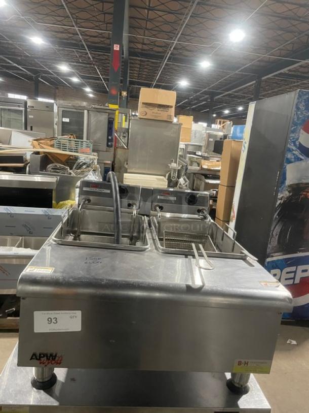 APW Wyott Commercial Stainless Steel Electric Powered Countertop Split-Tank Deep Fat Fryer! With Back Splash & Individual Controls! With Fry Basket! Model: HEF-20Ti SN: 1103619090001! 208/240V 1 Phase! On Legs! - Image 1 of 7