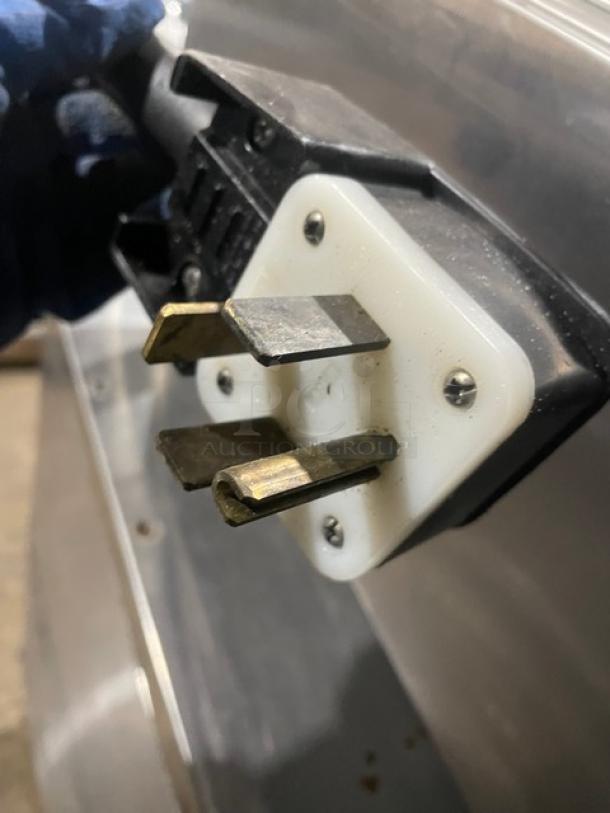 APW Wyott Commercial Stainless Steel Electric Powered Countertop Split-Tank Deep Fat Fryer! With Back Splash & Individual Controls! With Fry Basket! Model: HEF-20Ti SN: 1103619090001! 208/240V 1 Phase! On Legs! - Image 7 of 7