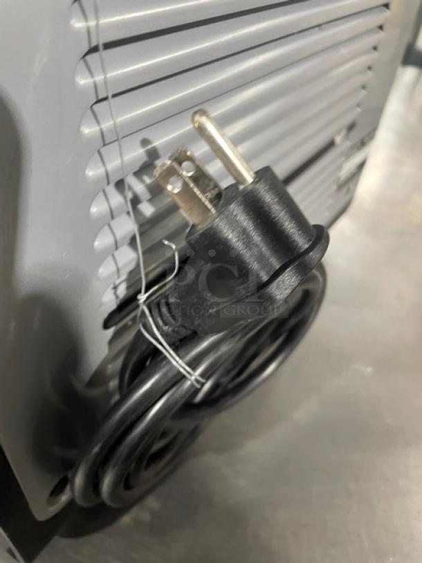 Vollrath Commercial Black Electric Powered Countertop Single Slushie/Smoothie/Margarita Frozen Beverage Machine! 115V 1 Phase! - Image 8 of 8