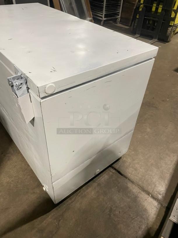 Ojeda Commercial White Horizontal Chest Freezer! Model: NCFH-51 SN: 0008037-30254-Z! 120V 1 Phase! - Image 3 of 7