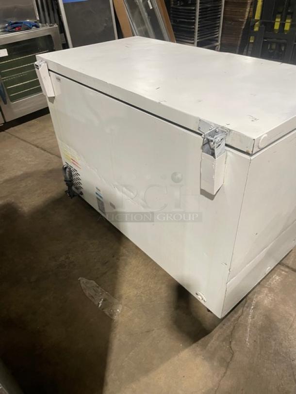 Ojeda Commercial White Horizontal Chest Freezer! Model: NCFH-51 SN: 0008037-30254-Z! 120V 1 Phase! - Image 4 of 7