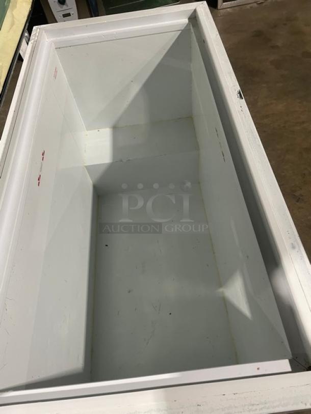 Ojeda Commercial White Horizontal Chest Freezer! Model: NCFH-51 SN: 0008037-30254-Z! 120V 1 Phase! - Image 5 of 7