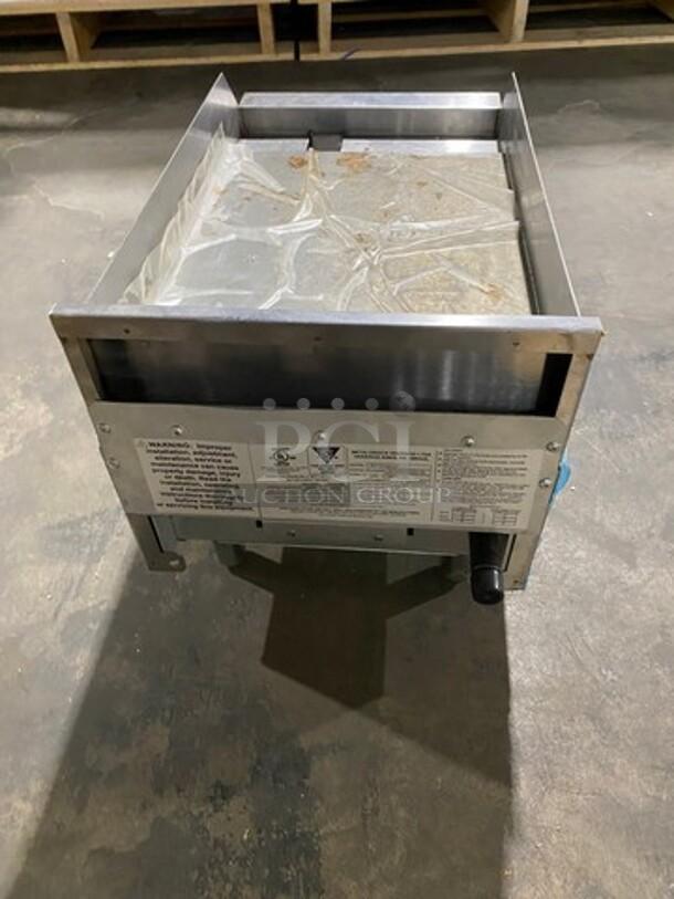 NEW! Scratch-N-Dent! Venancio! Late Model! Rocket Cooking Series Commercial Stainless Steel Natural Gas Powered Countertop Flat Griddle! With Thermostatic Controls! With Back & Side Splash! On Legs! - Image 3 of 7