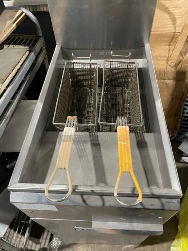 Imperial Commercial Stainless Steel Natural Gas Powered Deep Fat Fryer! With Back Splash! With Frying Baskets! On Legs! - Image 5 of 8