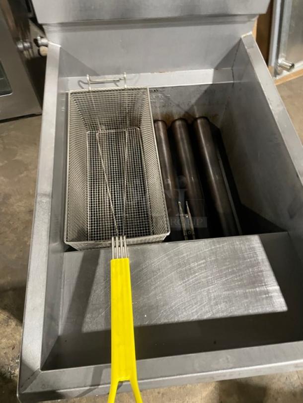 Sweet! Late Model 2021 Pitco Commercial Stainless Steel Natural Gas Powered Deep Fat Fryer! With Backsplash & Basket Hanger! With Frying Basket! Model: 65C+ SN: G21FA036338! On Casters! Working When Removed! - Image 5 of 9