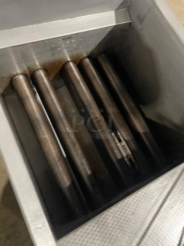 Sweet! Late Model 2021 Pitco Commercial Stainless Steel Natural Gas Powered Deep Fat Fryer! With Backsplash & Basket Hanger! With Frying Basket! Model: 65C+ SN: G21FA036338! On Casters! Working When Removed! - Image 6 of 9