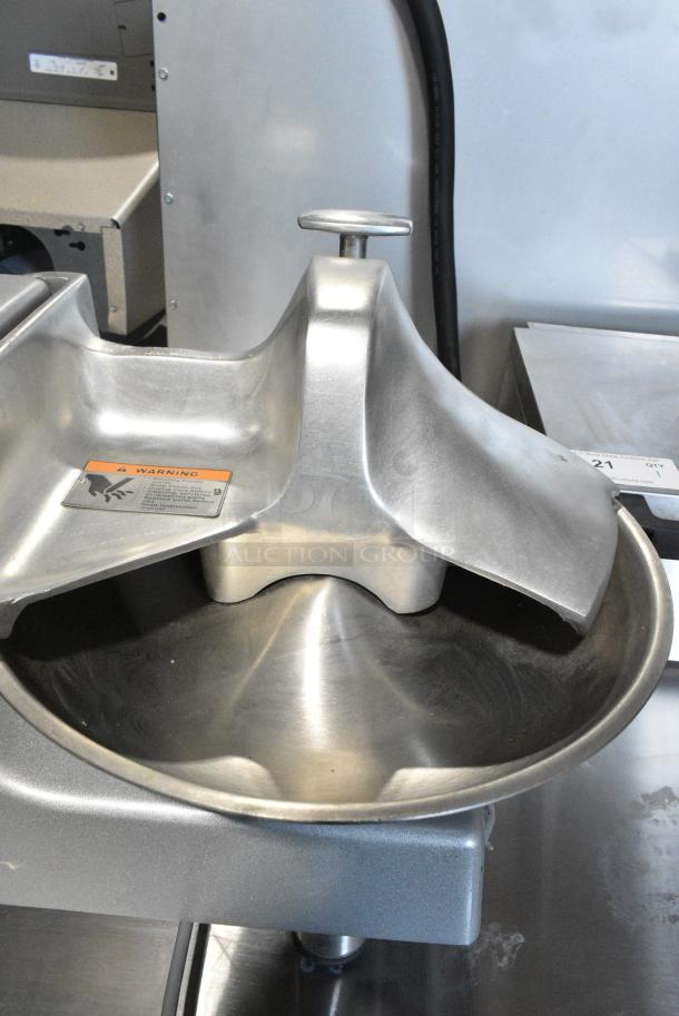 BRAND NEW SCRATCH AND DENT! 2024 Hobart 84145 Metal Commercial Countertop Buffalo Chopper w/ Power Hub. 115 Volts, 1 Phase. Tested and Working! - Image 3 of 6