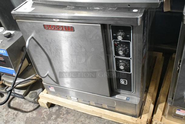LIKE NEW! 2023 Blodgett DFG-50 Stainless Steel Commercial Natural Gas Powered Half Size Convection Oven w/ Solid Door, Metal Oven Racks and Thermostatic Controls. - Image 3 of 8