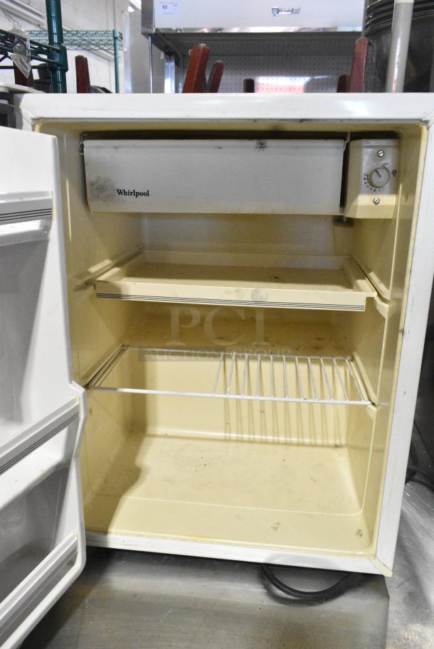 Whirlpool EL03CCXW Mini Cooler. 115 Volts, 1 Phase. Tested and Working! - Image 2 of 6
