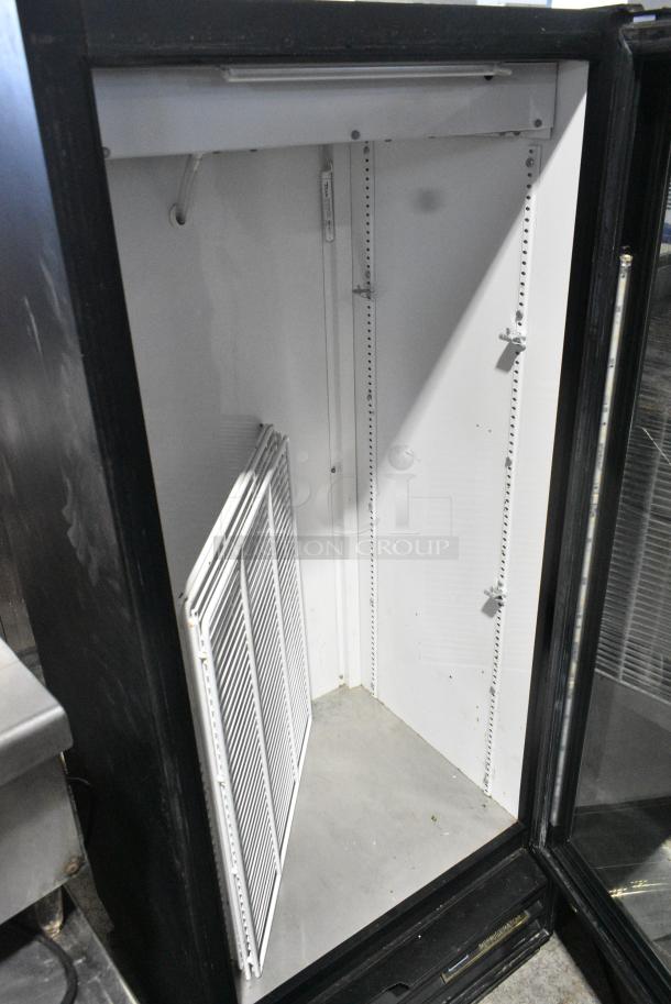 True GDM-10-58-HC-LD Metal Commercial Single Door Reach In Cooler Merchandiser. 115 Volts, 1 Phase. Tested and Powers On But Does Not Get Cold - Image 3 of 5