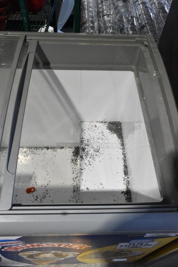 Hiron SD-300 Metal Commercial Ice Cream Freezer Merchandiser on Commercial Casters. 115 Volts, 1 Phase. Tested and Working! - Image 5 of 7