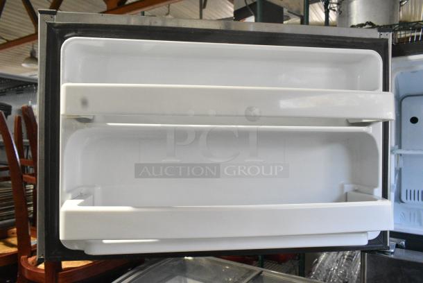 General Electric GE Metal Cooler w/ Freezer. 115 Volts, 1 Phase. Tested and Working! - Image 4 of 7