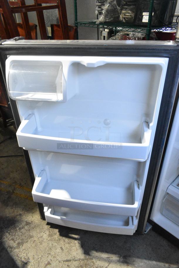 General Electric GE Metal Cooler w/ Freezer. 115 Volts, 1 Phase. Tested and Working! - Image 6 of 7