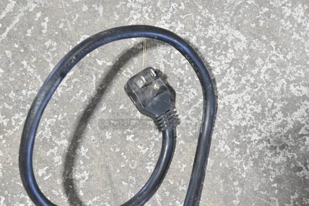 Maxx Cold MXM1-23R Metal Commercial Single Door Reach In Cooler Merchandiser w/ Poly Coated Racks. 115 Volts, 1 Phase. Tested and Powers On But Does Not Get Cold - Image 3 of 5