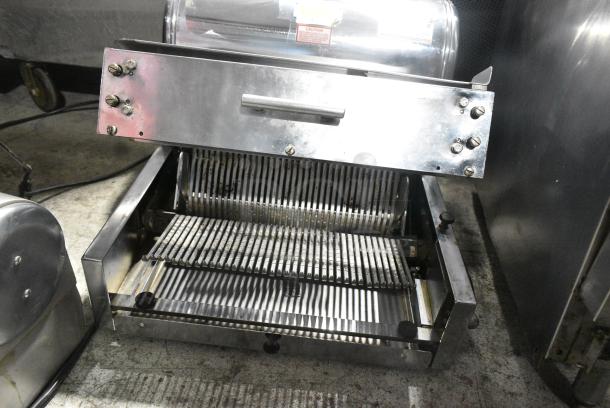 Berkel MB Metal Commercial Countertop Bread Loaf Slicer. 115 Volts, 1 Phase. Tested and Working! - Image 4 of 7