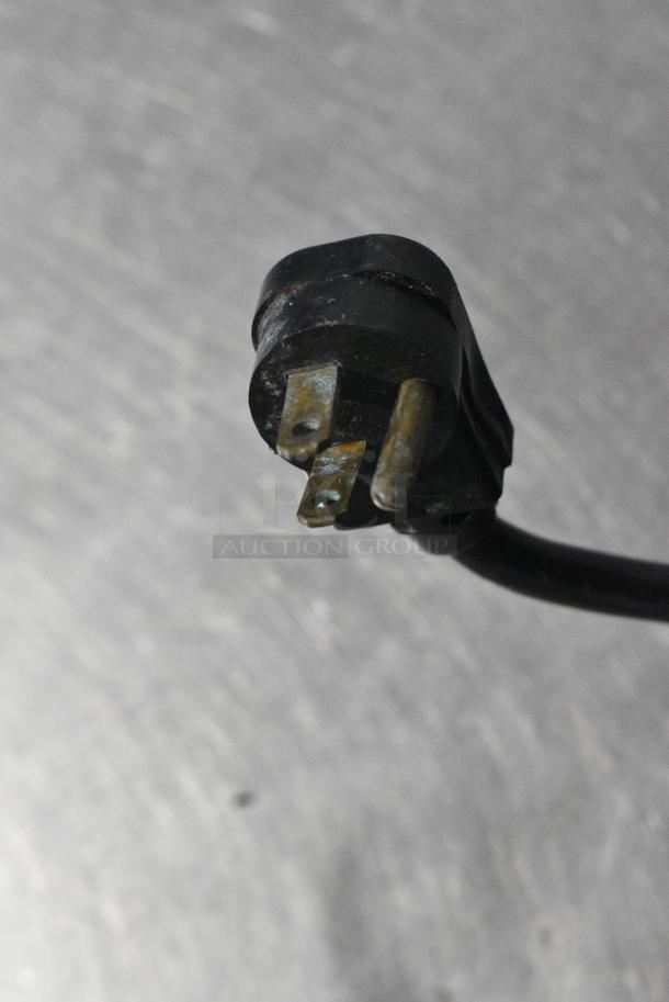 True TWT-72 Stainless Steel Commercial 3 Door Work Top Cooler. 115 Volts, 1 Phase. Tested and Working! - Image 5 of 6