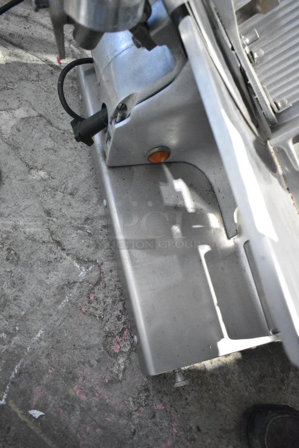 Globe 500 Stainless Steel Commercial Countertop Meat Slicer w/ Blade Sharpener. 115 Volts, 1 Phase. Tested and Working! - Image 5 of 7
